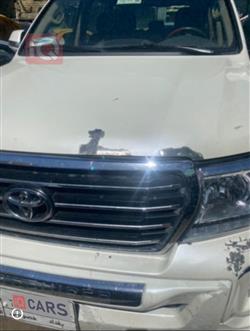 تۆیۆتا لاند کروزەر